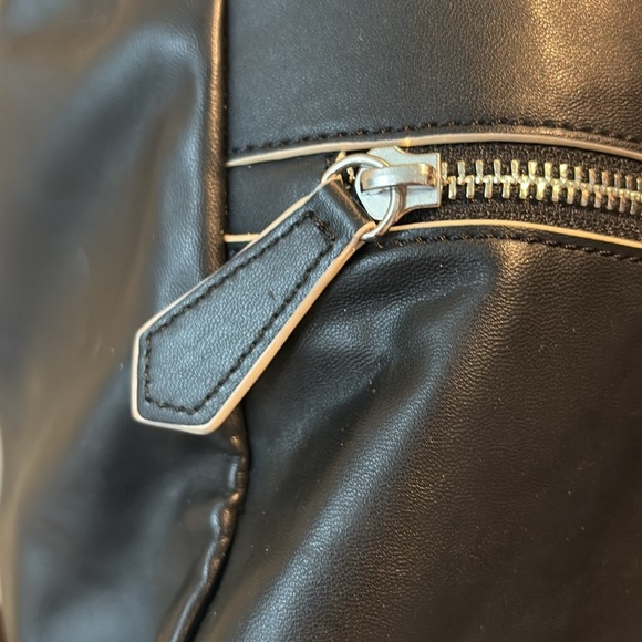 Vera Bradley  backpack   vegan leather  black/white edging cinch top/flap NWOT - Picture 9 of 17